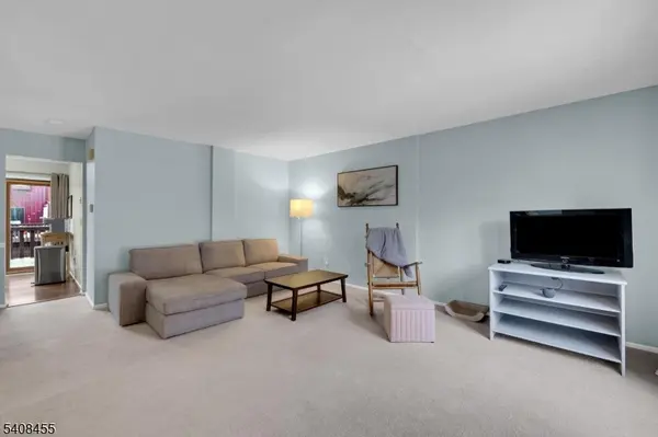 95 Wimbledon Sq, Washington Twp., NJ 07853