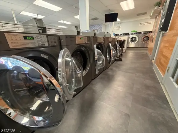 277 Spring St, Newton Town, NJ 07860