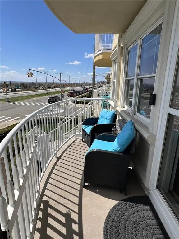 100-12 Shore Front Pkwy #18B, Rockaway Park, NY 11694