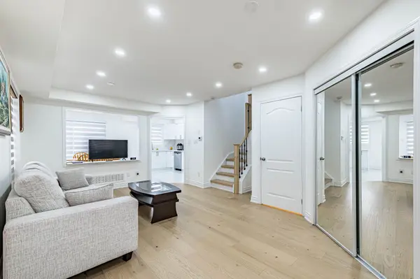 31 Garibaldi DR, Brampton, ON L6X 4Y7