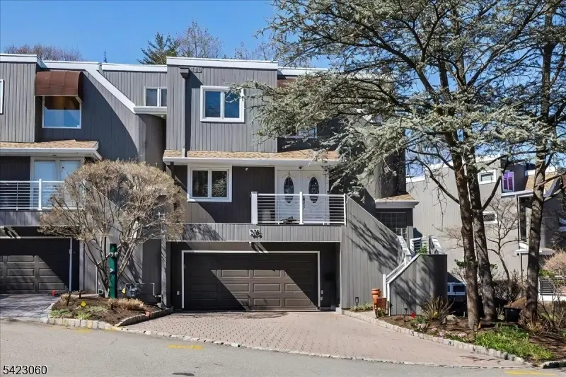 376 Kenwood St #9, Englewood City, NJ 07631