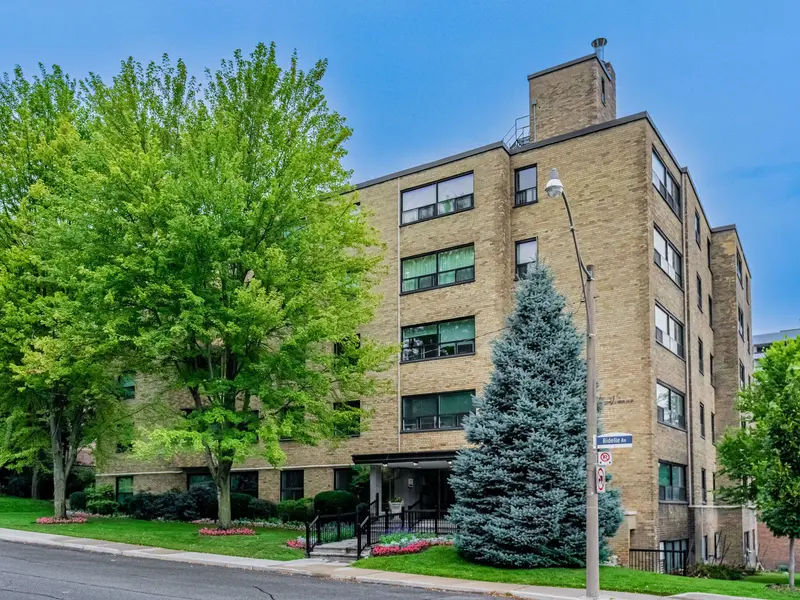 2 Ridelle AVE #404, Toronto C04, ON M6B 1H4