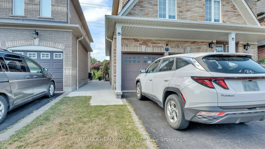 4 Oceanpearl CRES, Whitby, ON L1N 8Y5