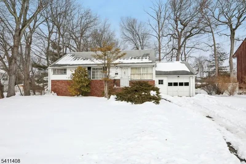 261 Idaho St, Paramus Boro, NJ 07652