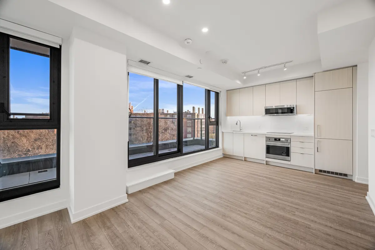 250 Lawrence AVE W #609, Toronto C04, ON M5M 1B2