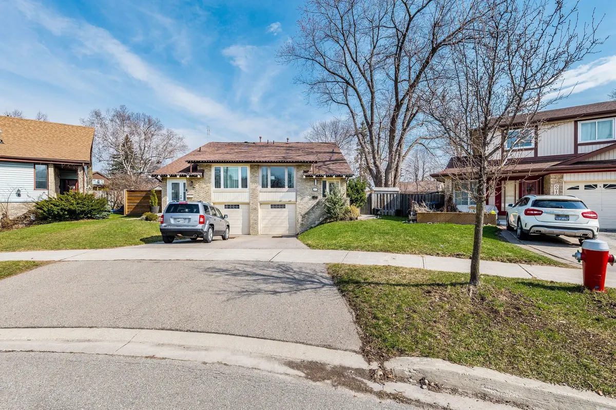 6953 Cherbourg GDNS, Mississauga, ON L5N 1M9