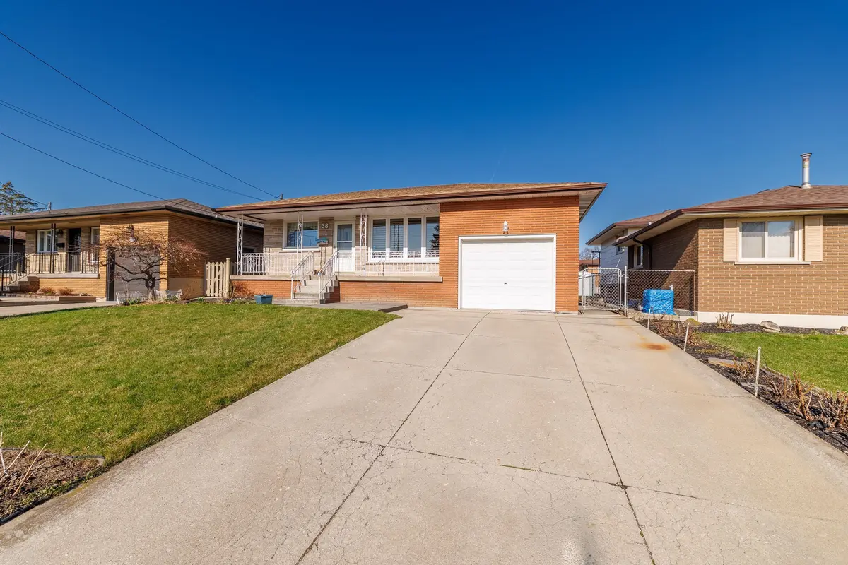 38 Rivercrest RD, Hamilton, ON L8E 1M9