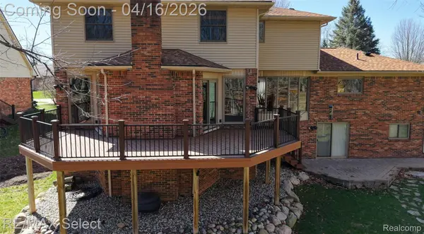 1826 N Fairview LN, Rochester Hills, MI 48306