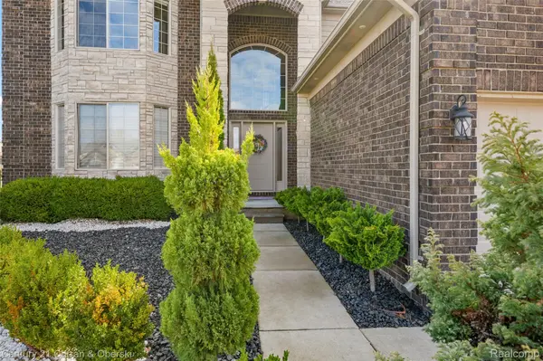 56742 Clearstone DR, Macomb Township, MI 48042