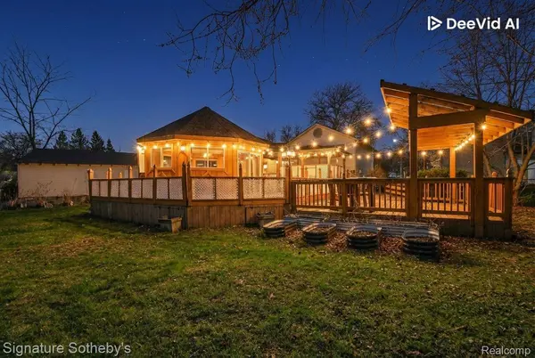 2067 Champagne DR, Ann Arbor, MI 48108