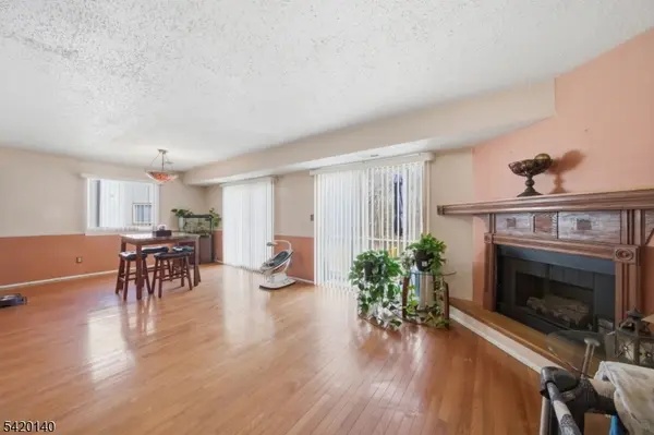 58 Woods Edge Dr, Roxbury Twp., NJ 07876