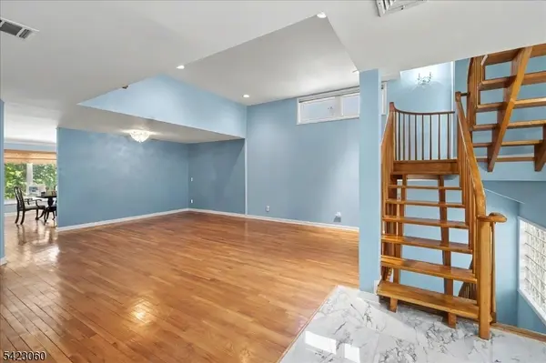 376 Kenwood St #9, Englewood City, NJ 07631