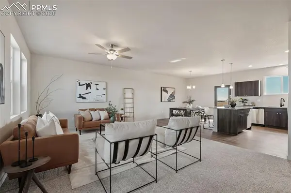 995 E Kirkwood DR, Pueblo, CO 81007