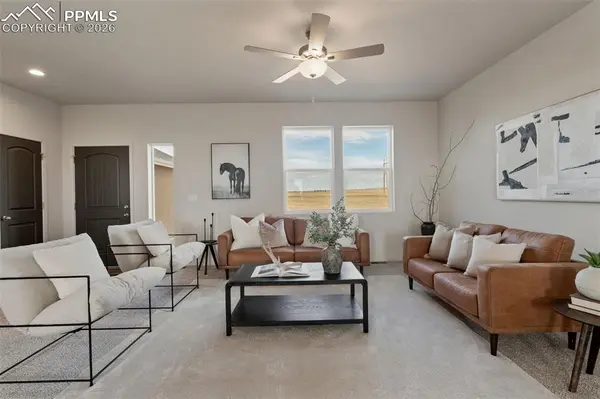 995 E Kirkwood DR, Pueblo, CO 81007