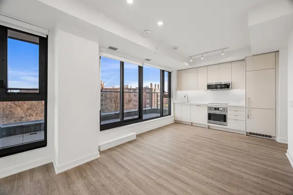 250 Lawrence AVE W #609, Toronto C04, ON M5M 1B2