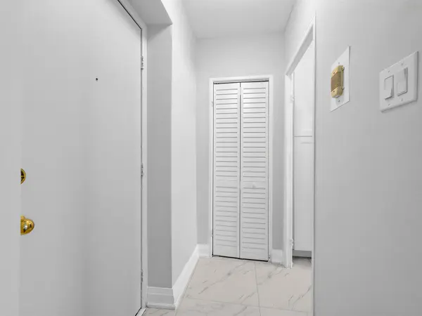 2 Ridelle AVE #404, Toronto C04, ON M6B 1H4