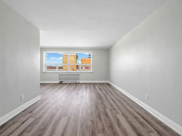 2 Ridelle AVE #404, Toronto C04, ON M6B 1H4