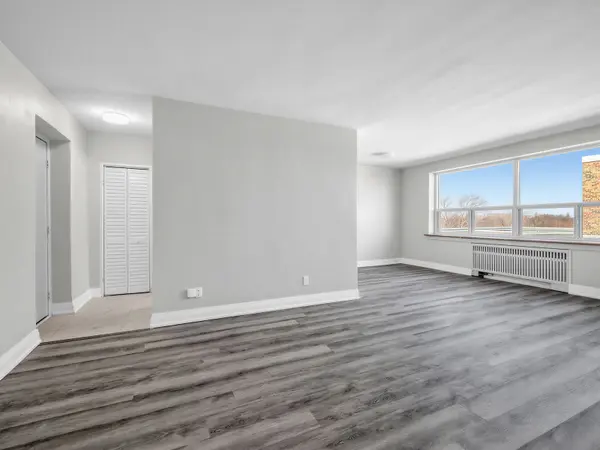 2 Ridelle AVE #404, Toronto C04, ON M6B 1H4