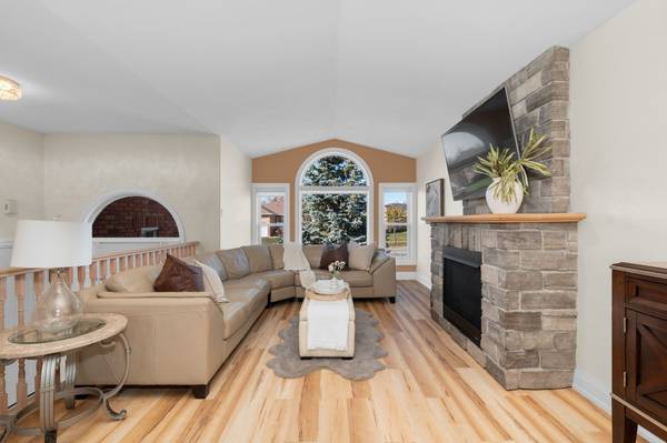 77 Marsellus DR, Barrie, ON L4N 8R6