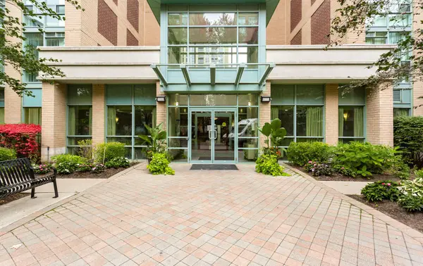 7 Michael Power PL #LPH07, Toronto W08, ON M9A 0A4