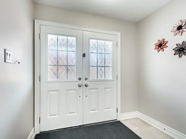 15 Temple Manor RD, Brampton, ON L6Y 6C4