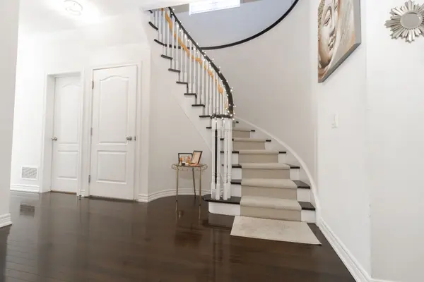 11 Icefall RD, Caledon, ON L7C 3T7