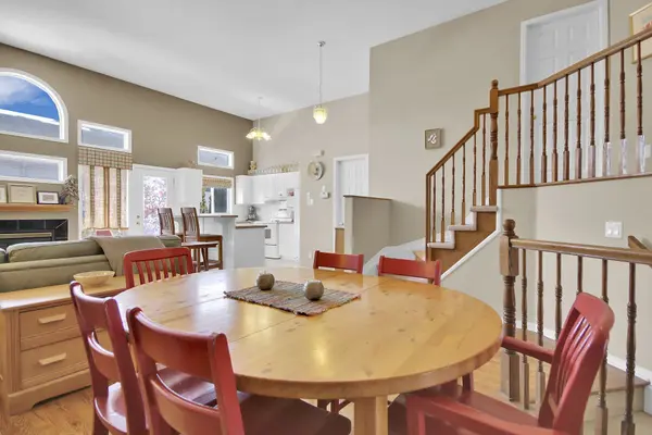 5 Maple Park Private, Blossom Park - Airport And Area, ON K1T 4A6