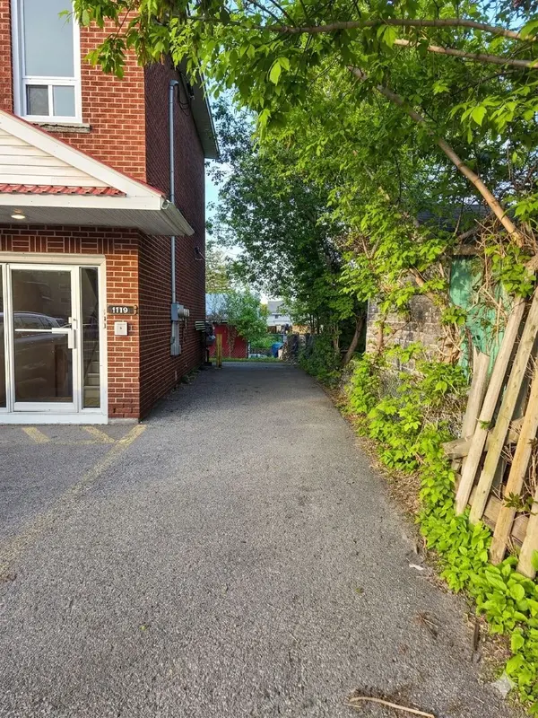 1119 Merivale RD, Carlington - Central Park, ON K1Z 6B1