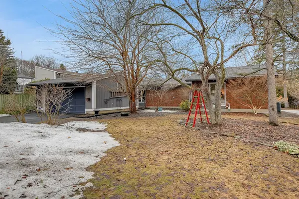 26 Amundsen CRES, Kanata, ON K2L 1A7