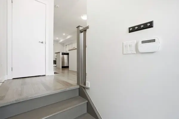 59 Markle CRES, Hamilton, ON L9G 0H3