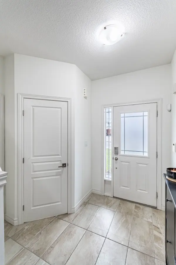 6 Ambrose AVE, Hamilton, ON L8K 6E2