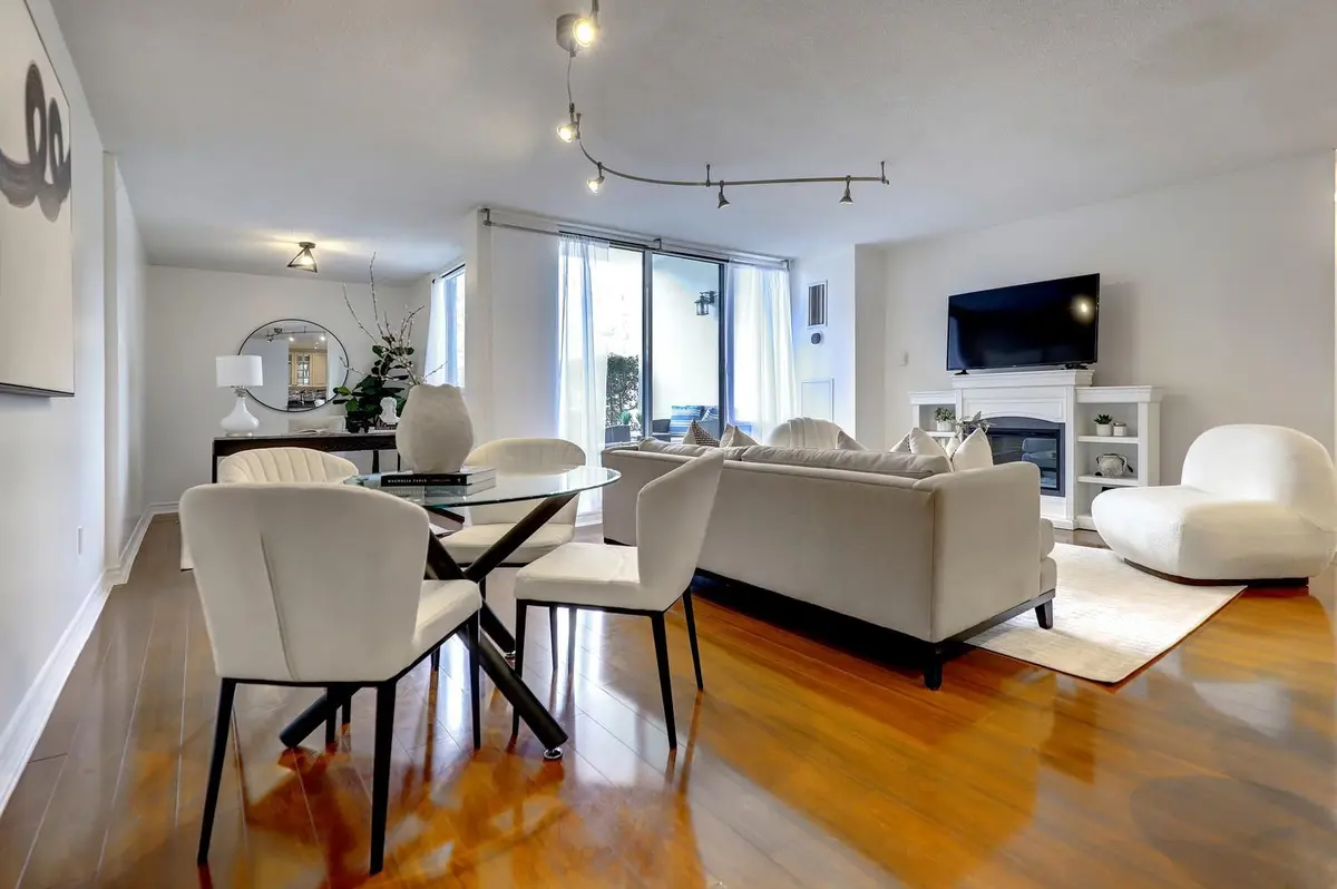 1515 Lakeshore RD E #104, Mississauga, ON L5E 3E2