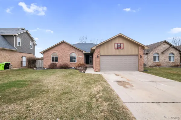 49248 Berkshire DR, Chesterfield Township, MI 48047