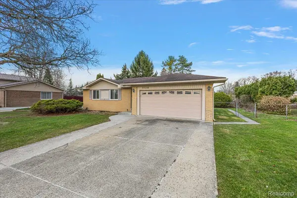 19246 Todd DR, Clinton Charter Township, MI 48038