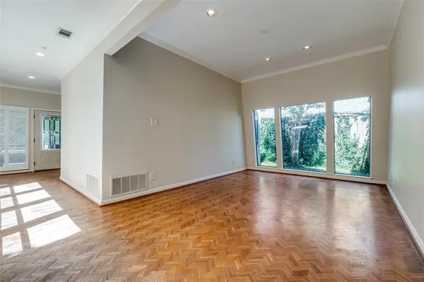 6922 Chevy Chase Avenue, Dallas, TX 75225