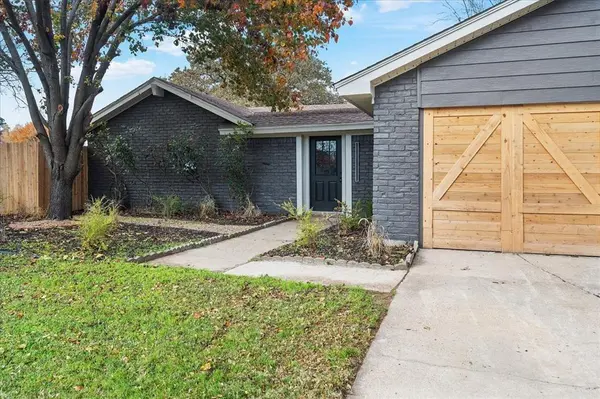 7105 Briardale Drive, North Richland Hills, TX 76182