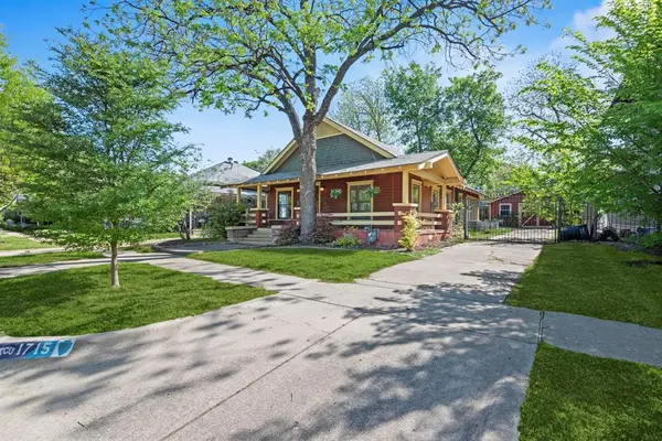 1715 College Avenue, Fort Worth, TX 76110