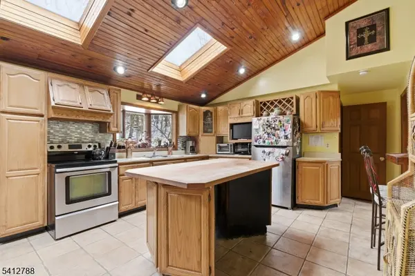 543 Lakeside Ave, Hopatcong Boro, NJ 07821