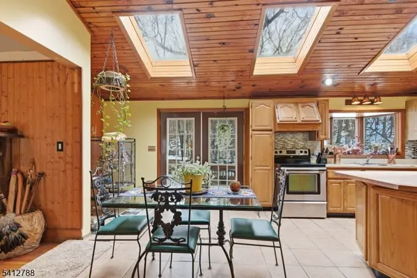 543 Lakeside Ave, Hopatcong Boro, NJ 07821