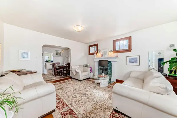 1628 16 ST SE, Calgary, AB T2G 3P7