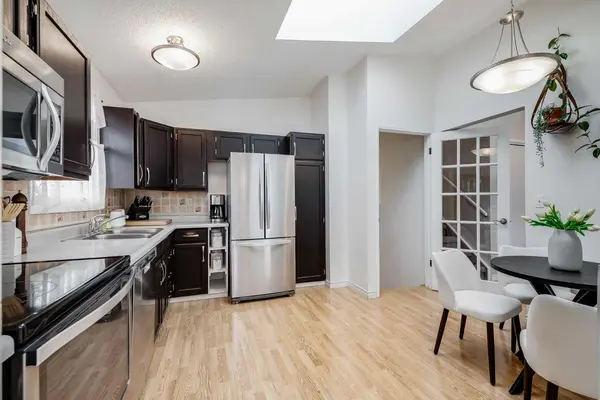 240 Summerwood PL SE, Airdrie, AB T4B 1W3