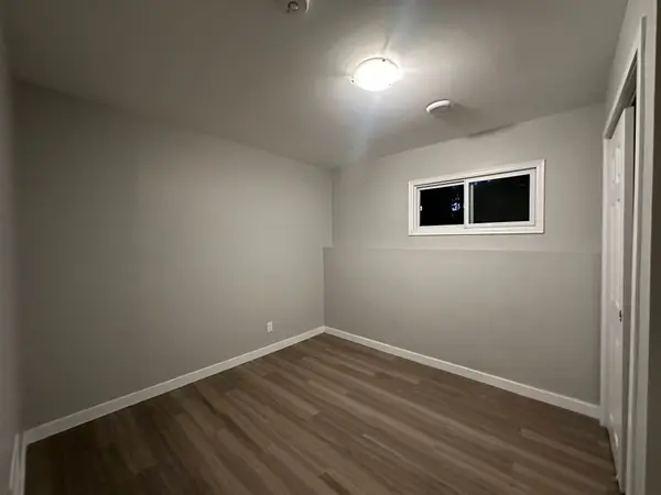 26 Hartsfield DR #2, Clarington, ON L1E 1M5