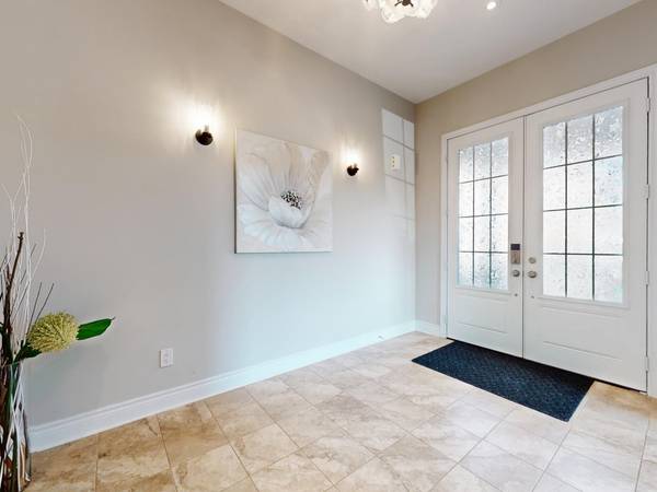 61 Match Point CT, Aurora, ON L4G 3J1