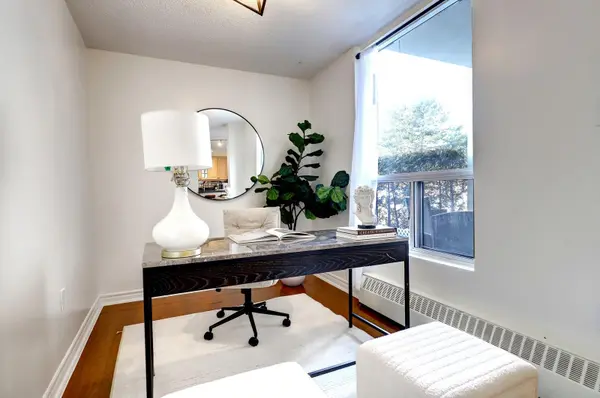 1515 Lakeshore RD E #104, Mississauga, ON L5E 3E2