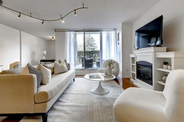 1515 Lakeshore RD E #104, Mississauga, ON L5E 3E2