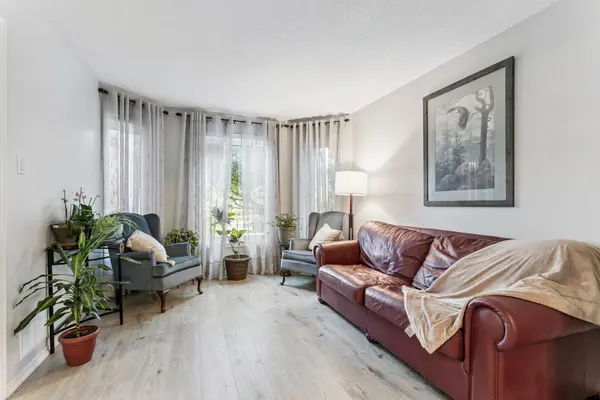 5824 Prairie CIR, Mississauga, ON L5N 6B4