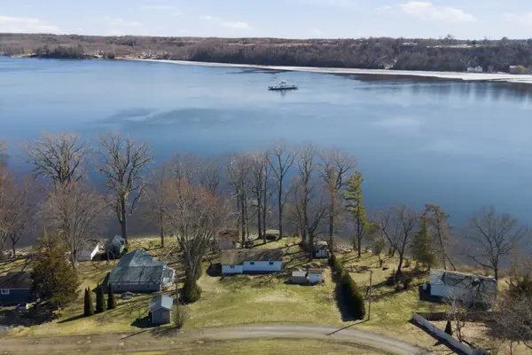 32 Quinte View RD, Greater Napanee, ON K0H 1G0