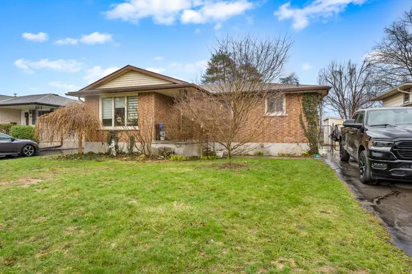 56 Royal Oak DR, Welland, ON L3C 5V9