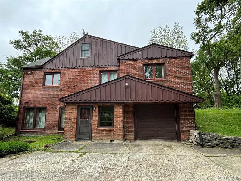 109 W Kennett RD, Pontiac, MI 48340