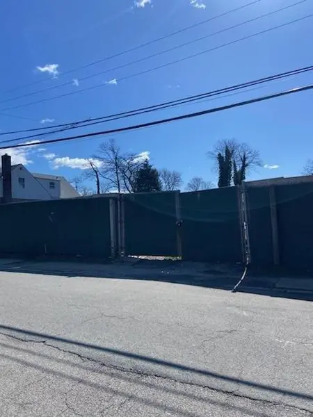 27-13 Coldspring RD, Far Rockaway, NY 11691